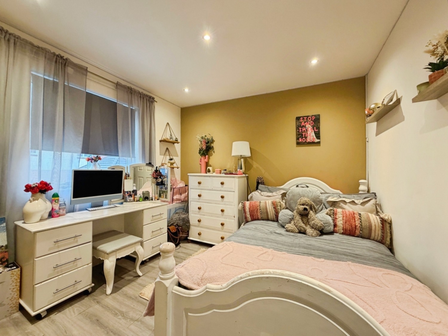 Sir John Fogge Avenue, Repton Park