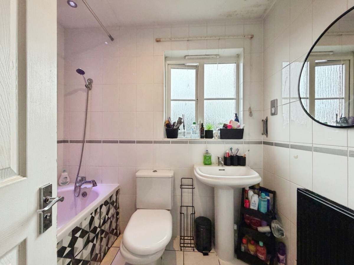 Sir John Fogge Avenue, Repton Park