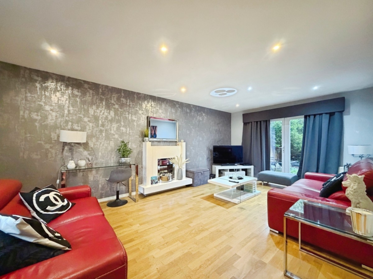 Sir John Fogge Avenue, Repton Park