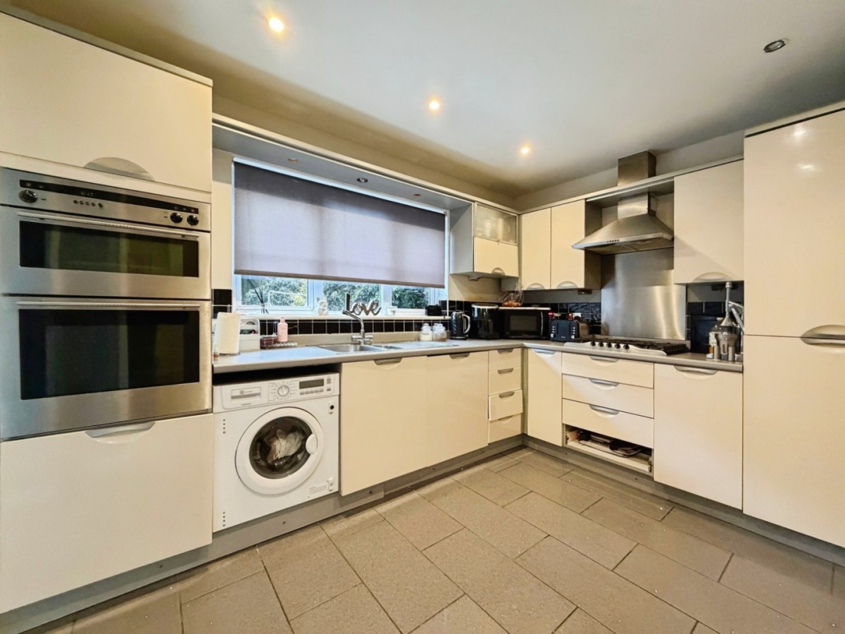 Sir John Fogge Avenue, Repton Park