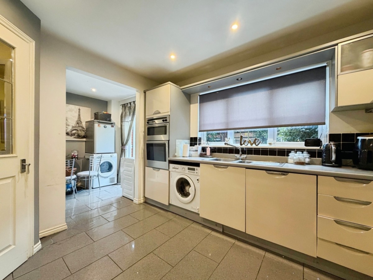 Sir John Fogge Avenue, Repton Park