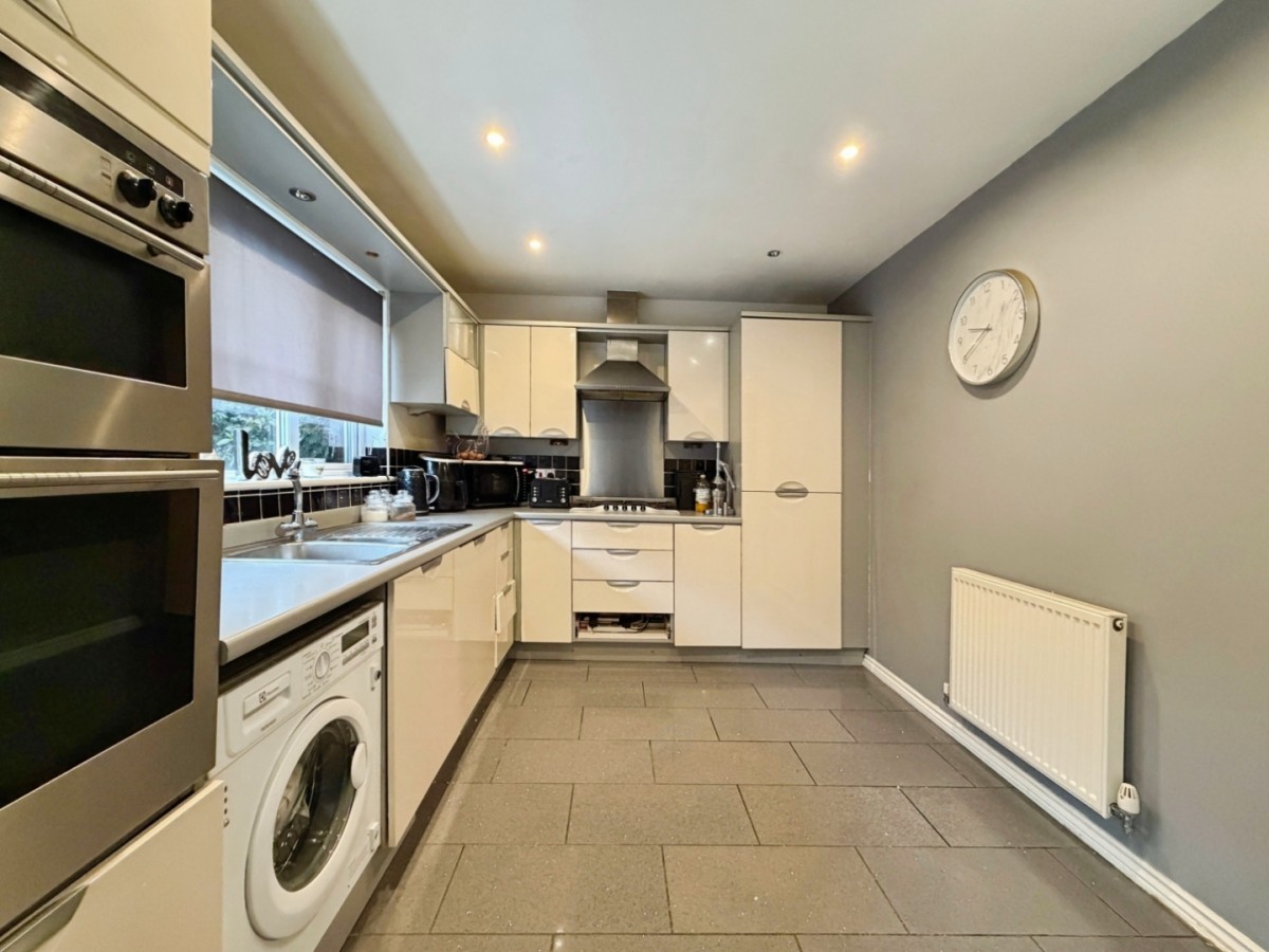 Sir John Fogge Avenue, Repton Park