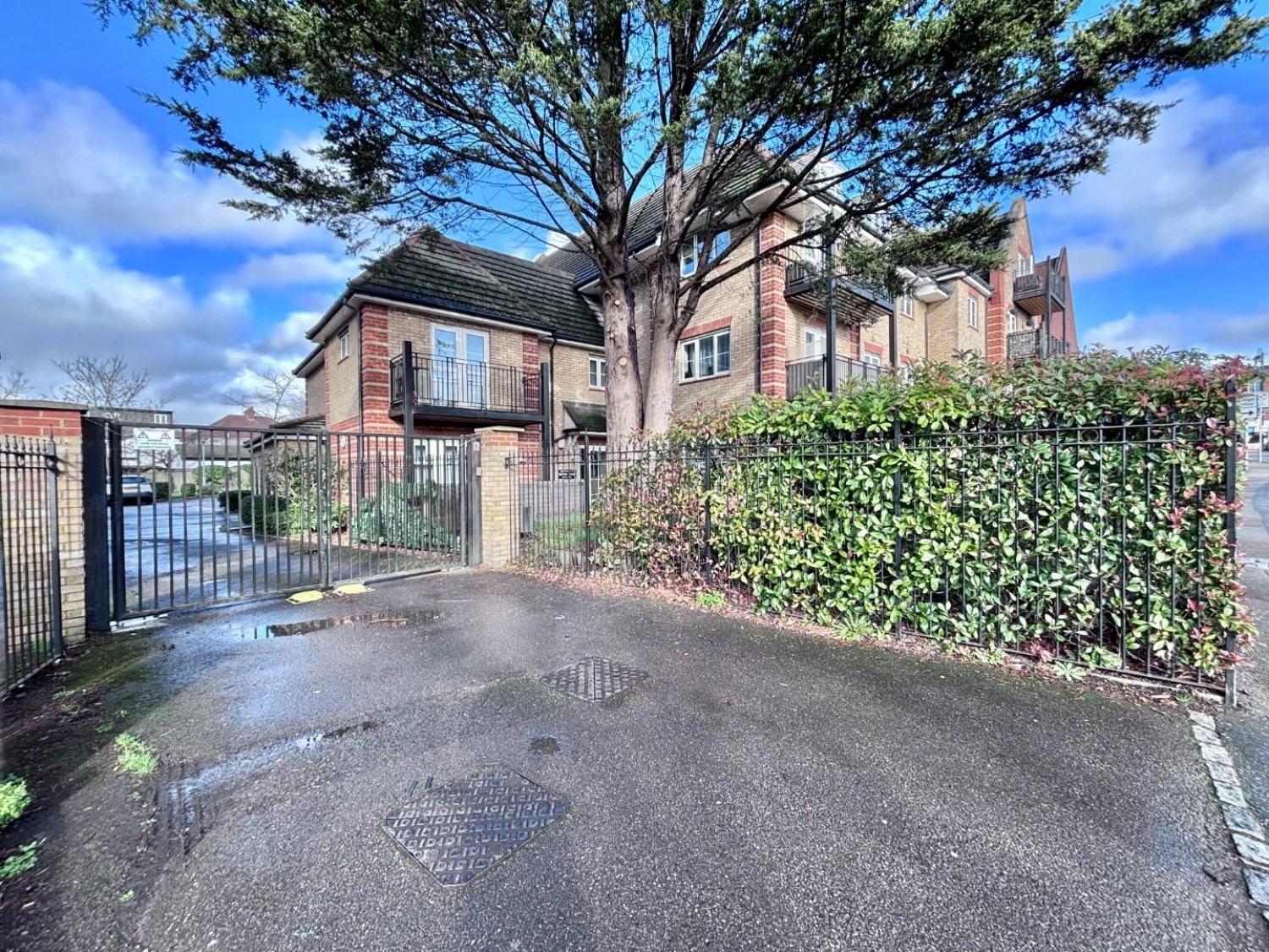 Swan Road, West Drayton