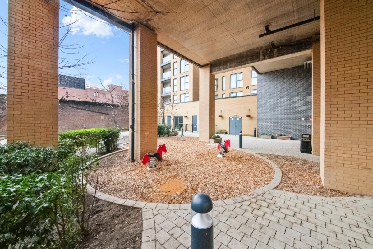 School Passage, Southall