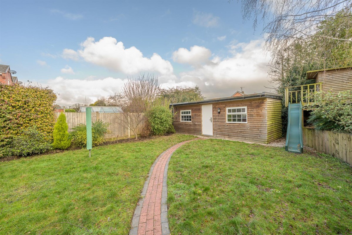 Cot Lane, Kingswinford, DY6 9TY