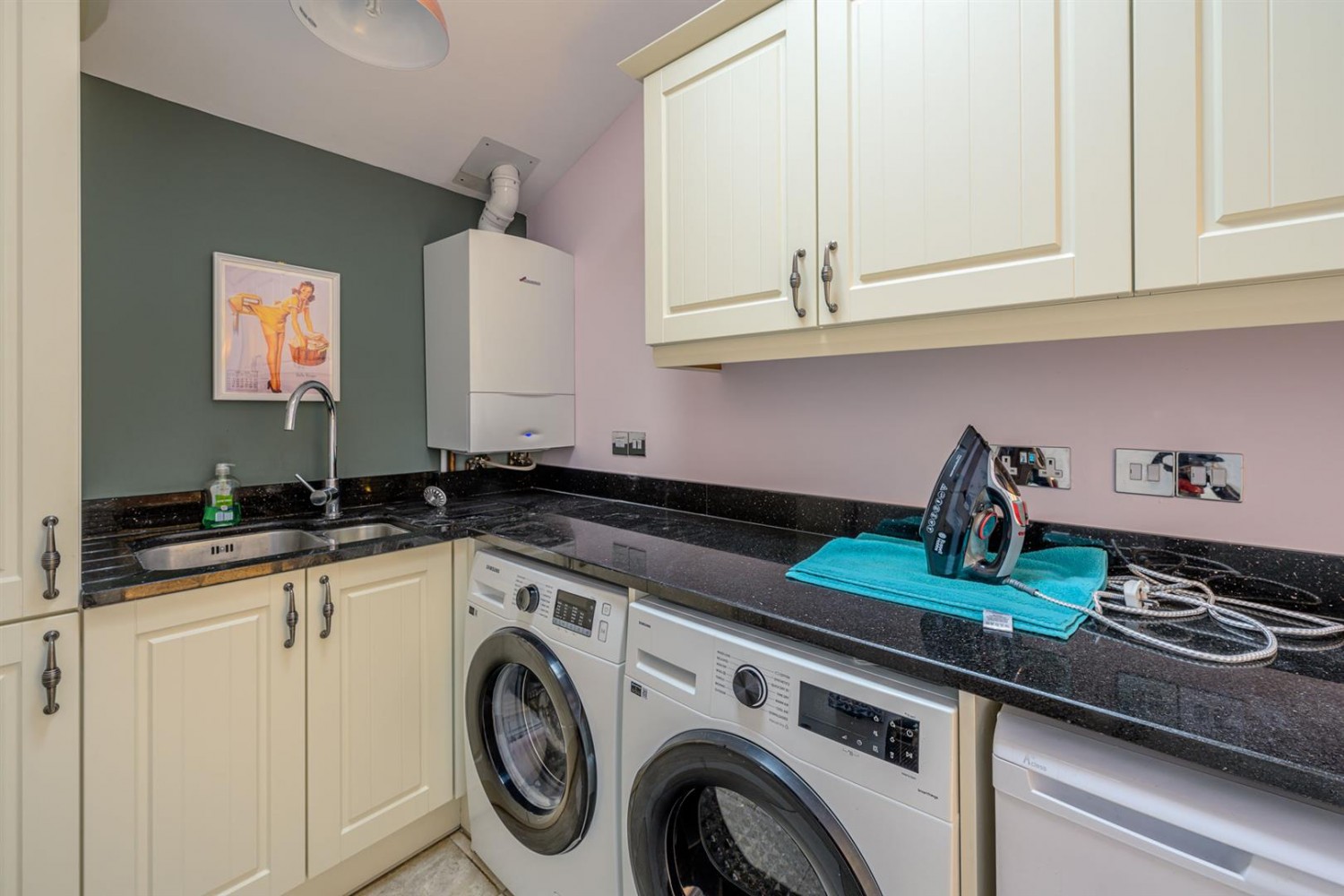 Cot Lane, Kingswinford, DY6 9TY