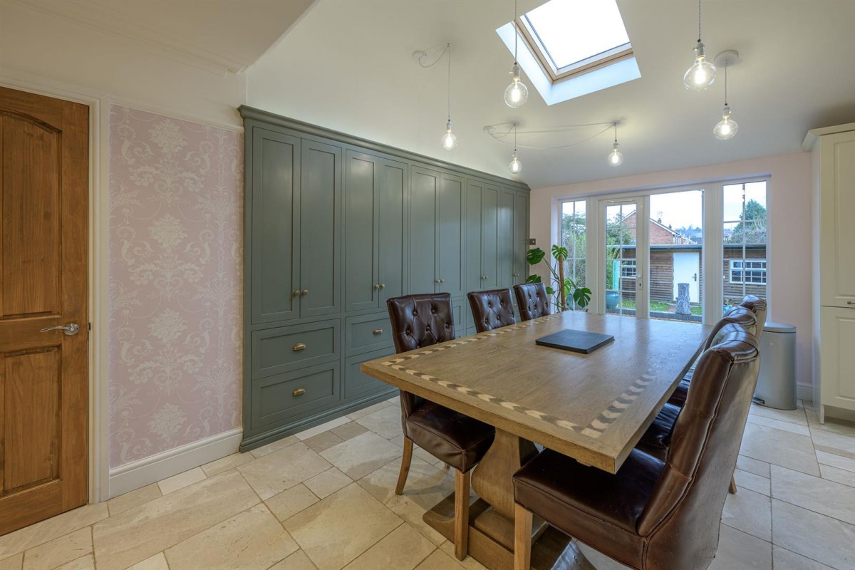 Cot Lane, Kingswinford, DY6 9TY