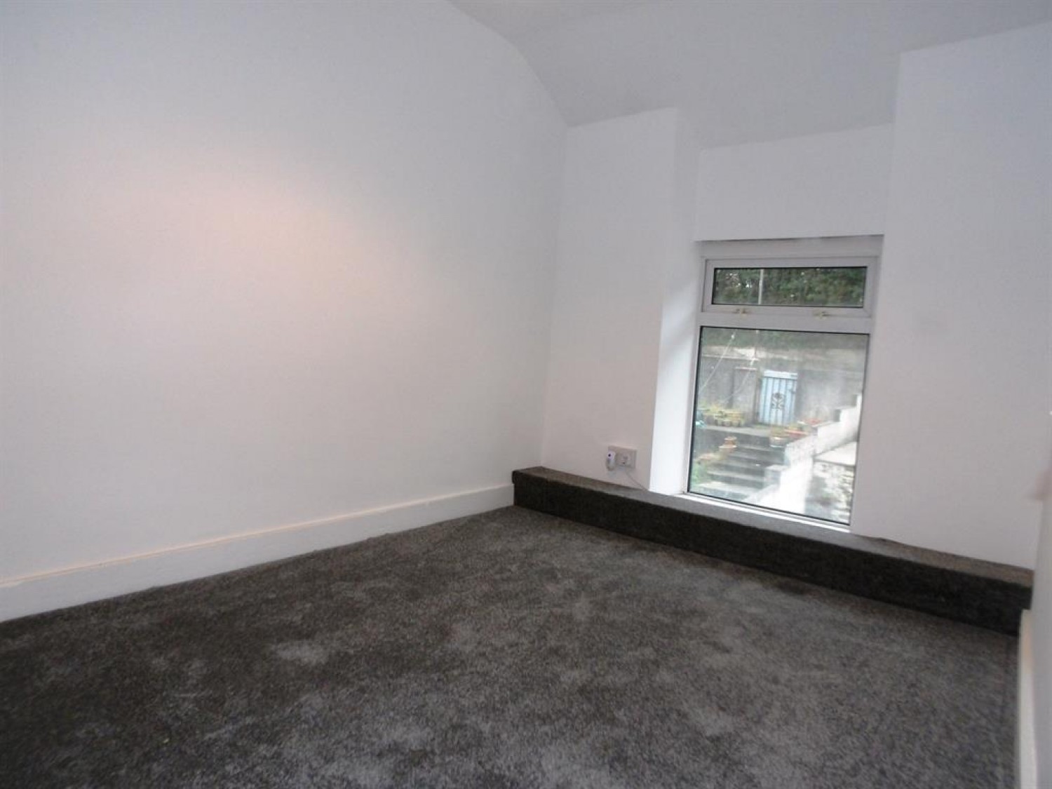 Fronwen Terrace, Ogmore Vale, Bridgend, CF32 7ES