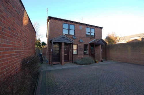 Flat 3, The Lyndons, Park Street, Kingswinford, DY6 9LX