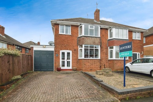 Wallows Wood, The Straits