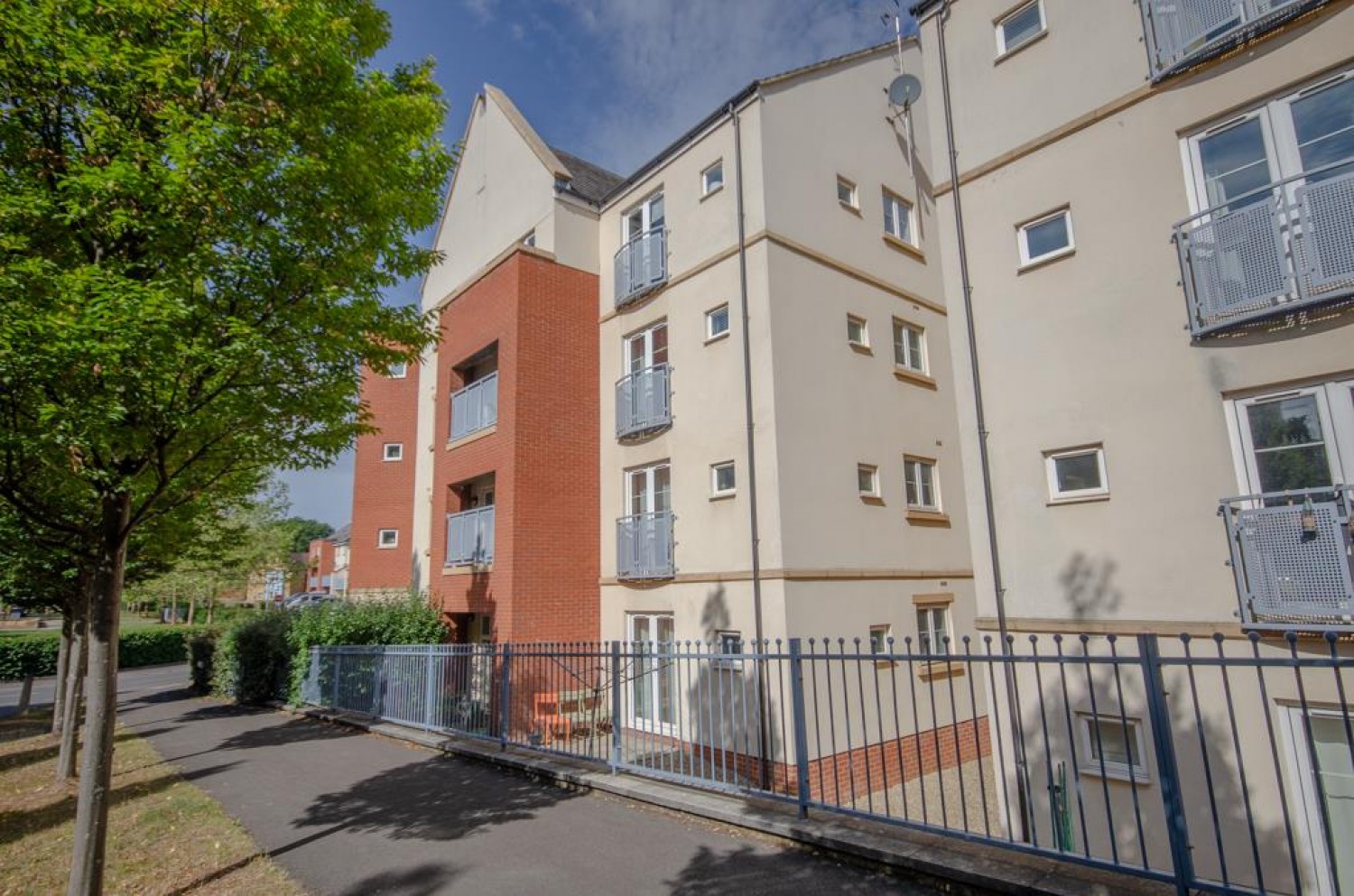 Arnold Road, Mangotsfield, Bristol, BS16 9LB