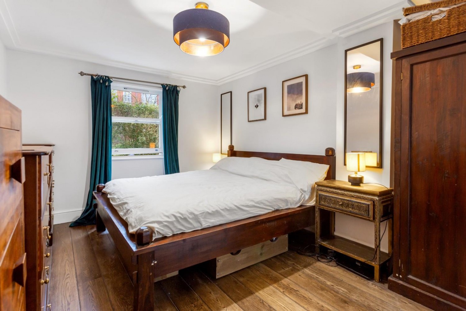 Finchley Road, Hampstead, London, NW3