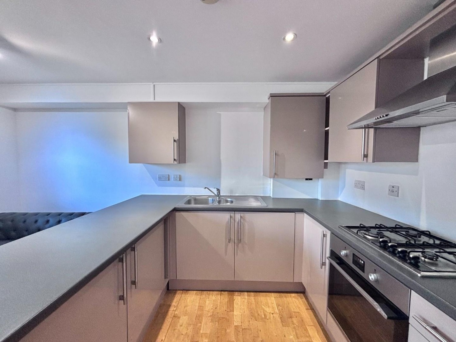 Oxford Avenue, Hayes