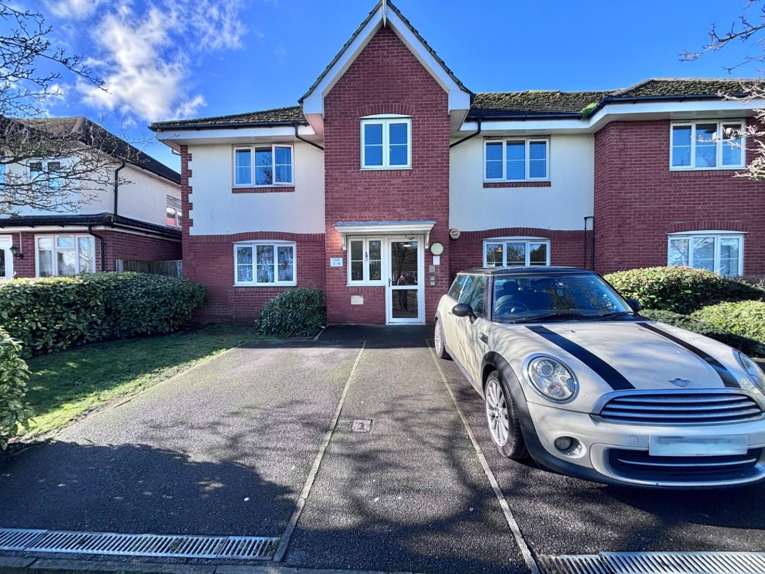 Oxford Avenue, Hayes