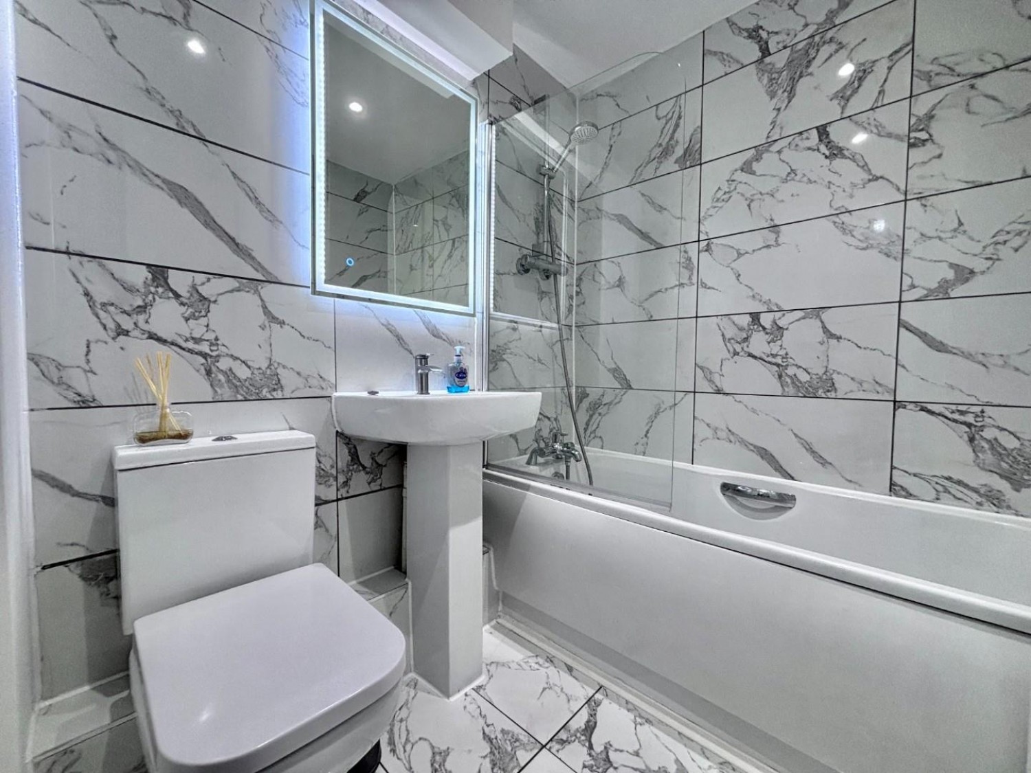 Oxford Avenue, Hayes