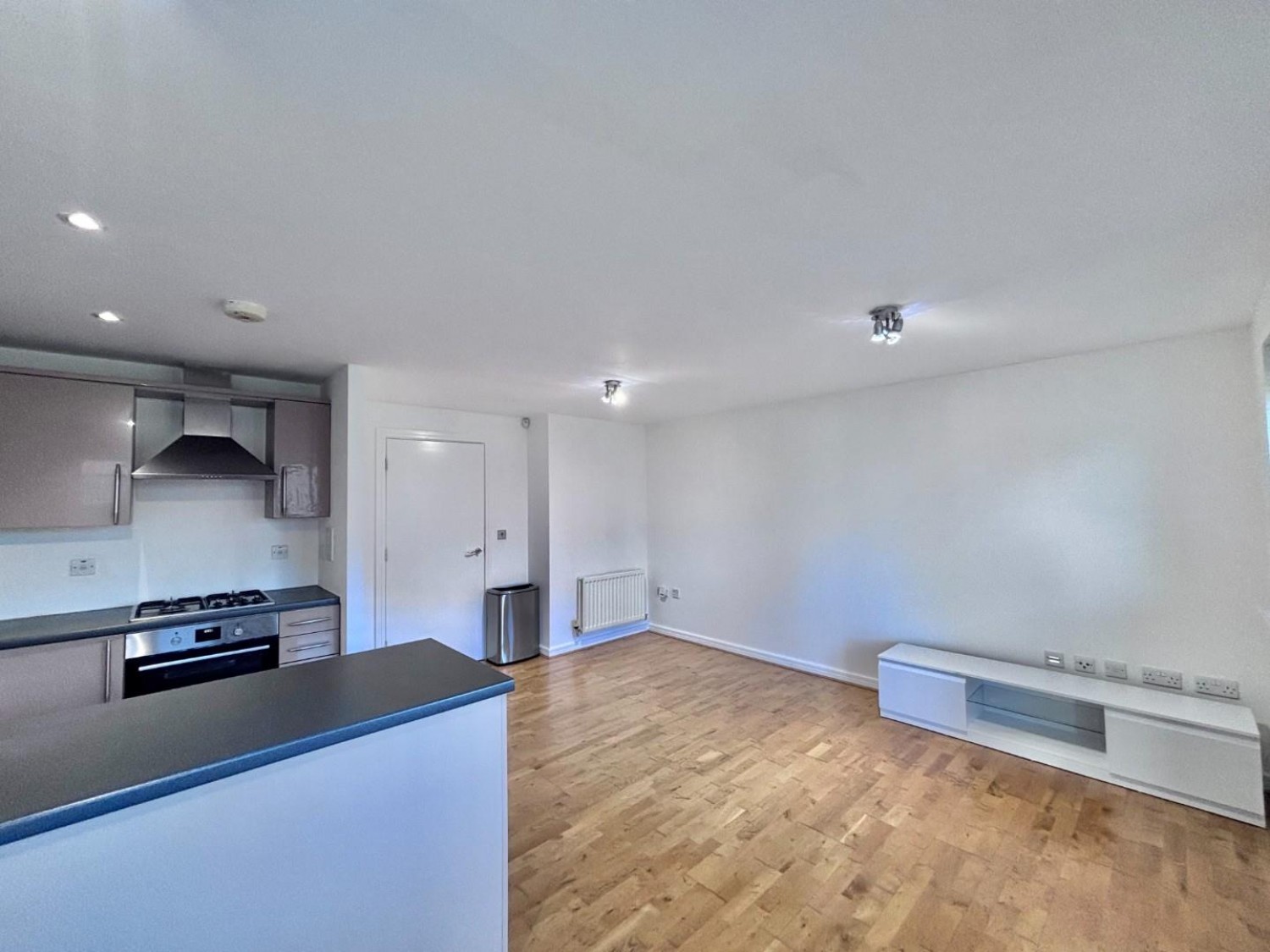 Oxford Avenue, Hayes