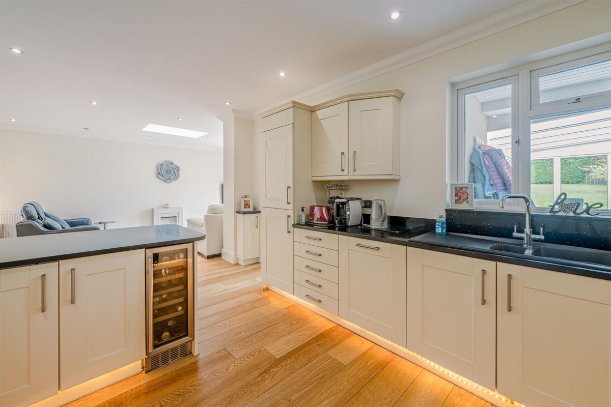 Middlefield Lane, Hagley, Stourbridge, DY9 0PY