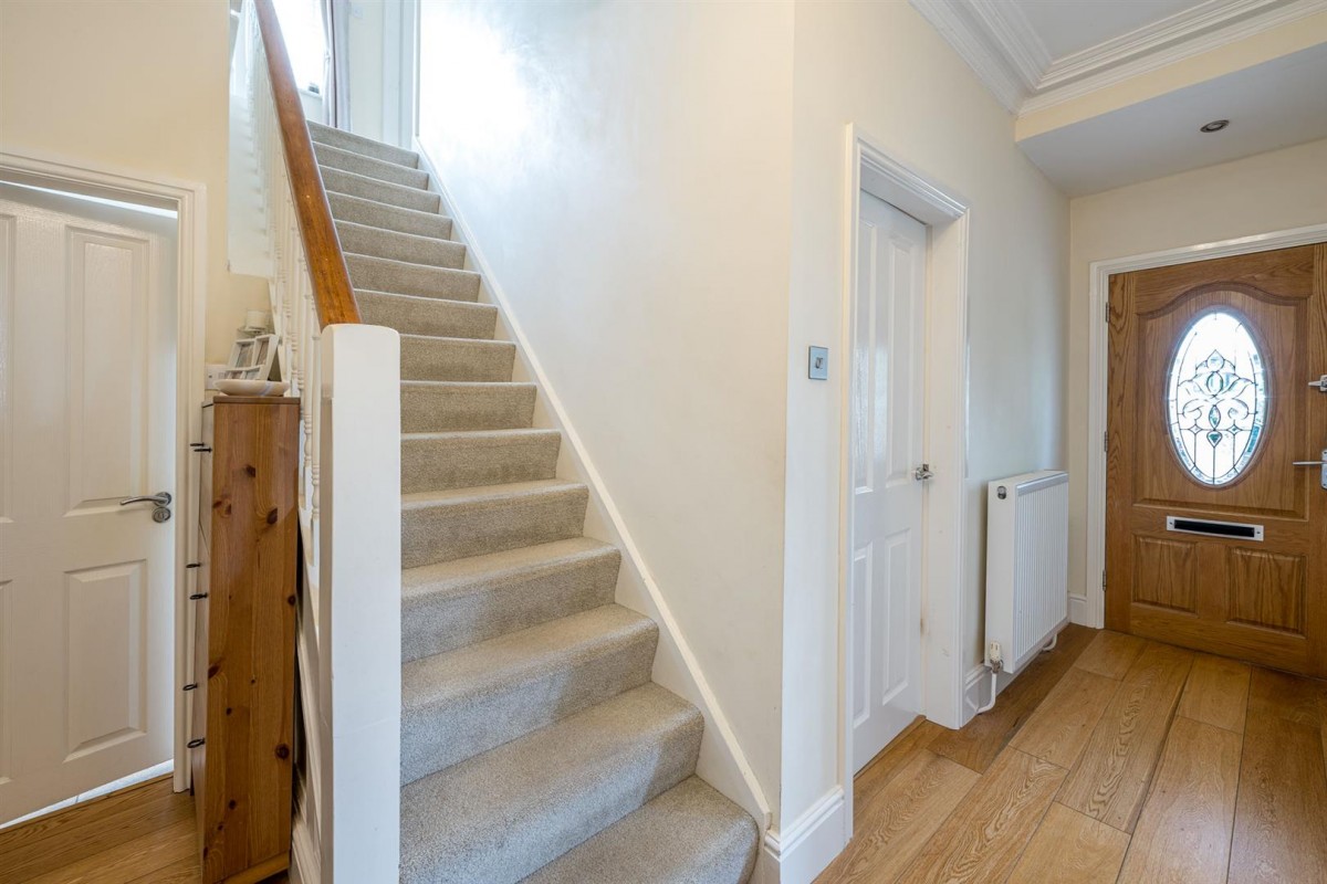 Middlefield Lane, Hagley, Stourbridge, DY9 0PY