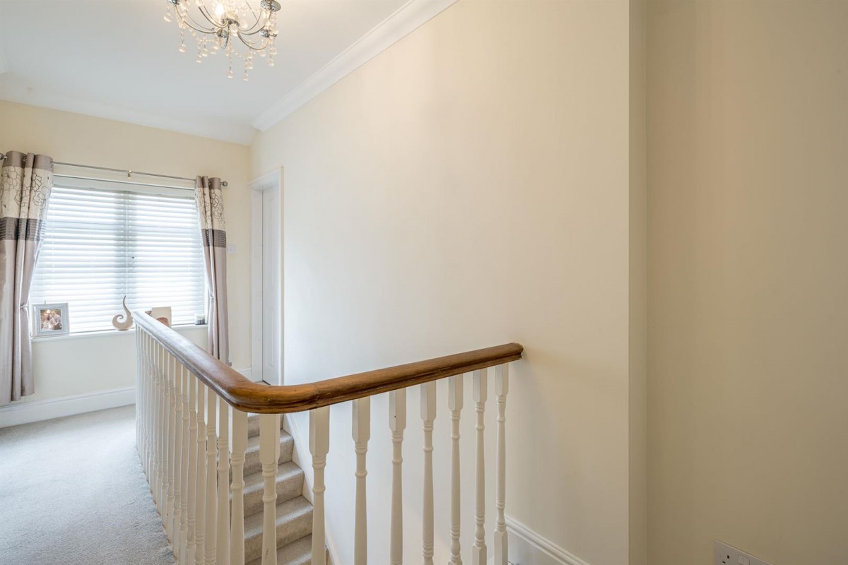 Middlefield Lane, Hagley, Stourbridge, DY9 0PY