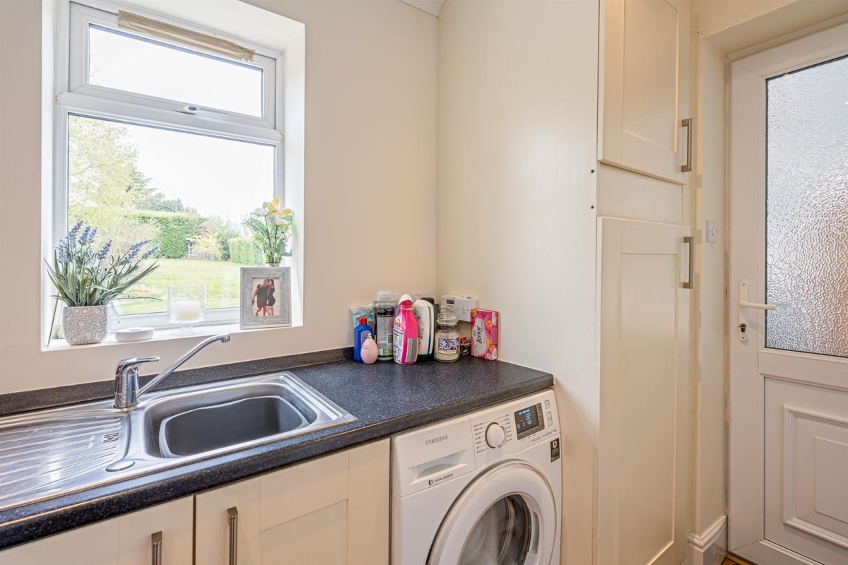 Middlefield Lane, Hagley, Stourbridge, DY9 0PY