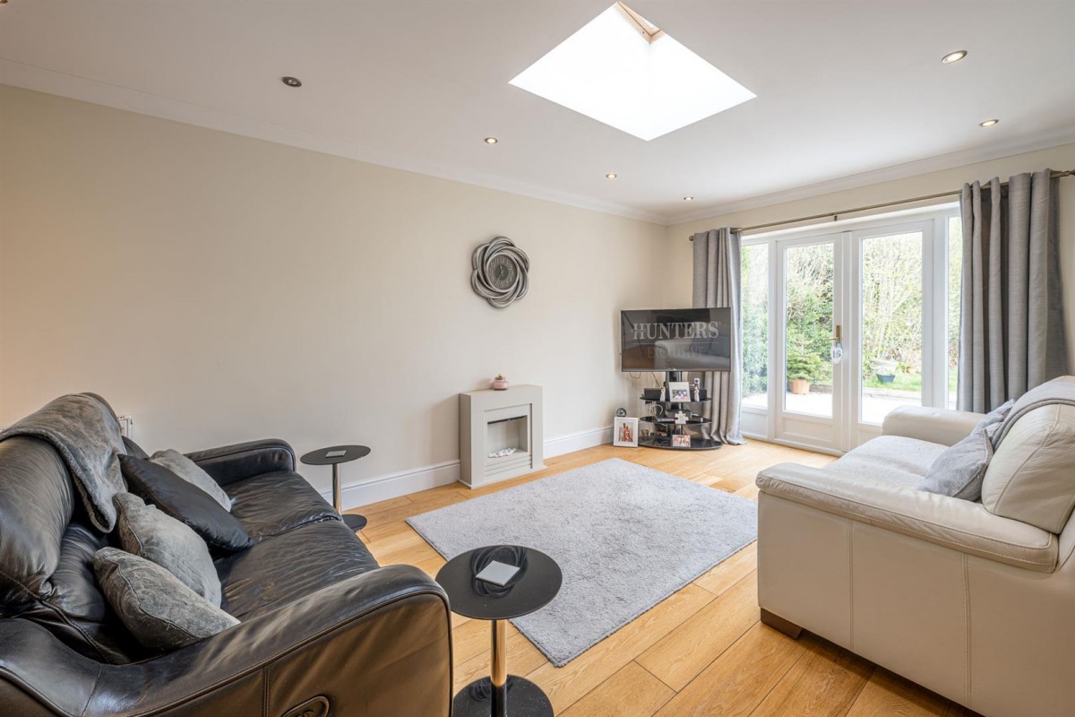 Middlefield Lane, Hagley, Stourbridge, DY9 0PY