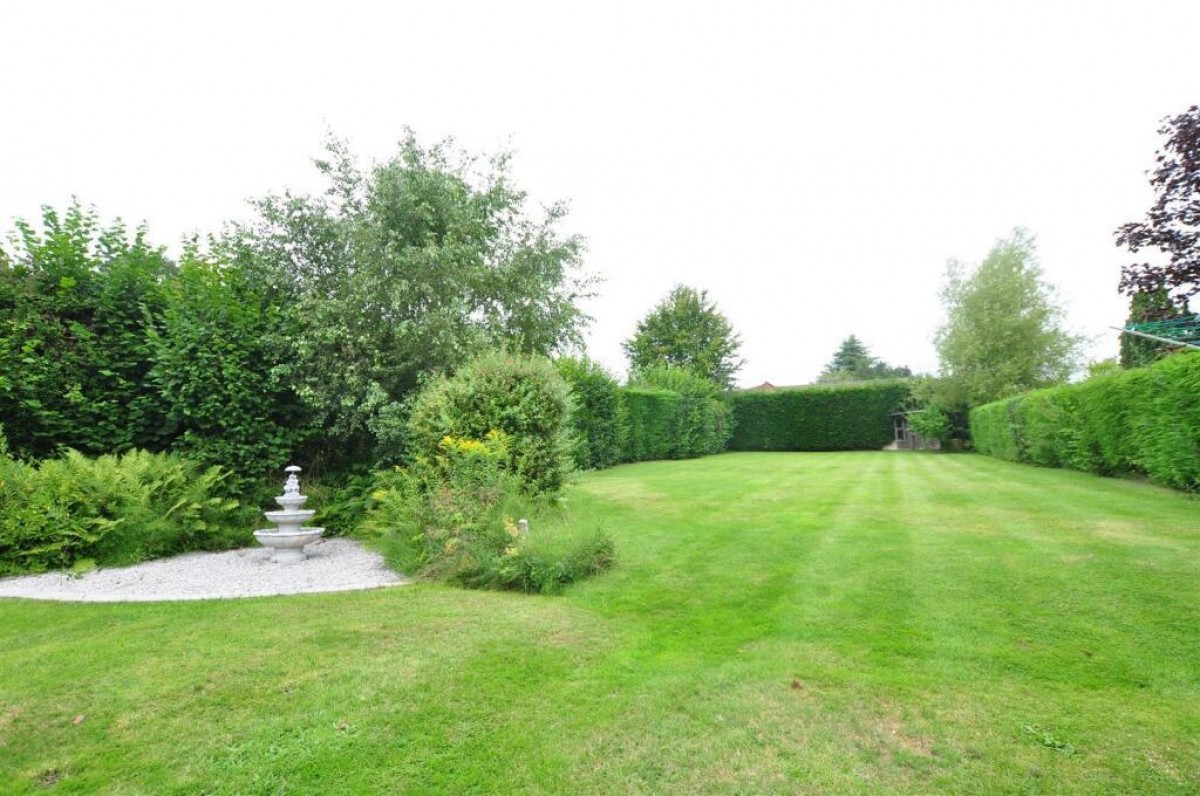 Middlefield Lane, Hagley, Stourbridge, DY9 0PY