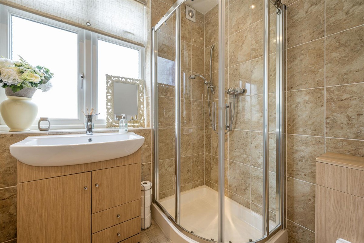 Middlefield Lane, Hagley, Stourbridge, DY9 0PY