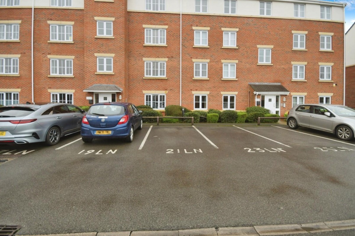 Linacre House, Archdale Close, Chesterfield, S40 2GE