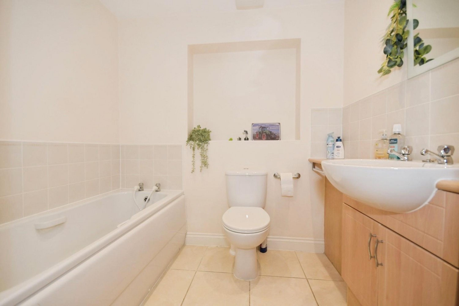 Linacre House, Archdale Close, Chesterfield, S40 2GE