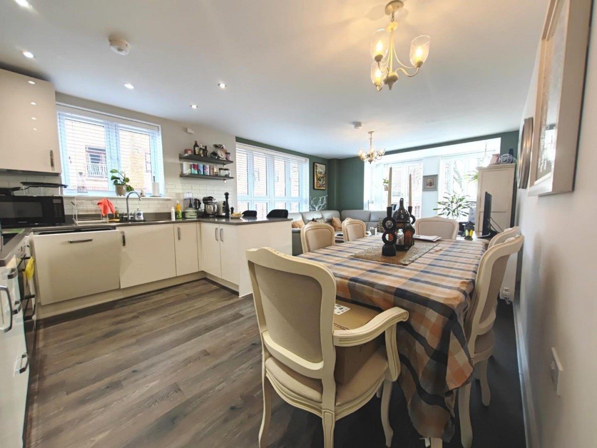 Earle Crescent, Wokingham