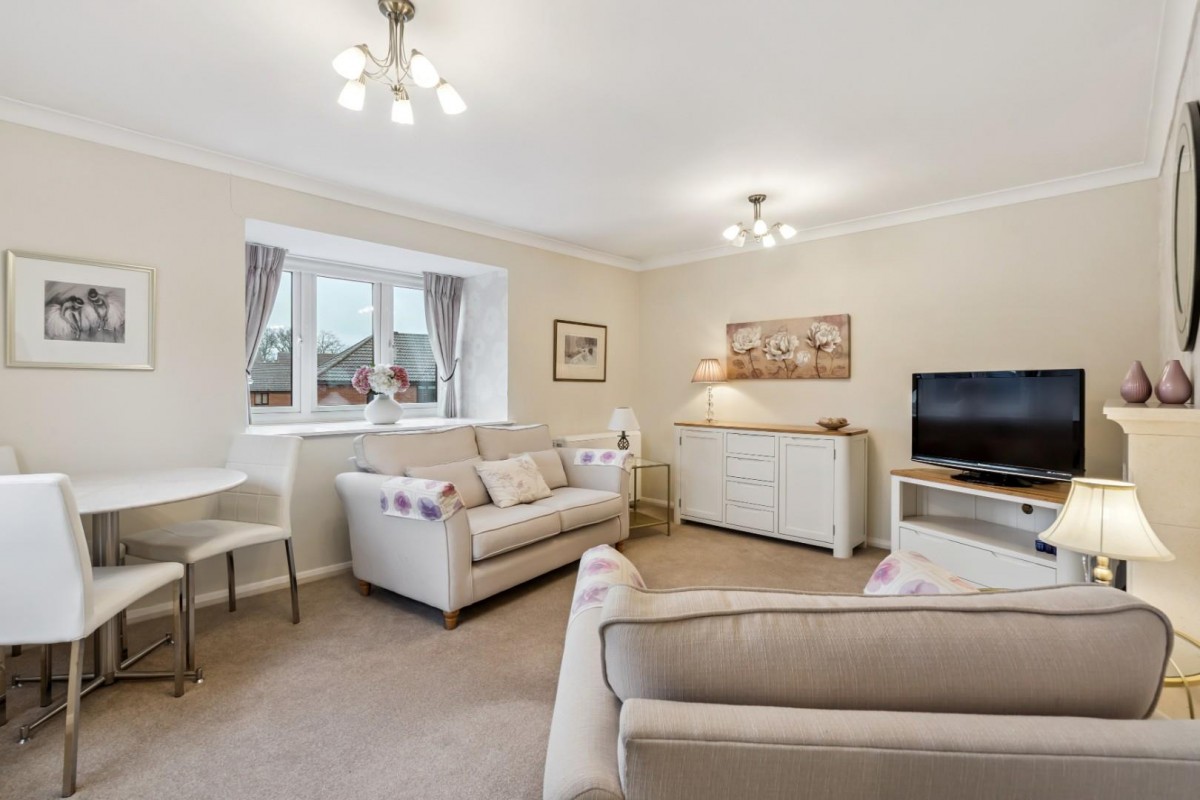 Windsor Court, King George V Road, Amersham, Buckinghamshire, HP6 5AN