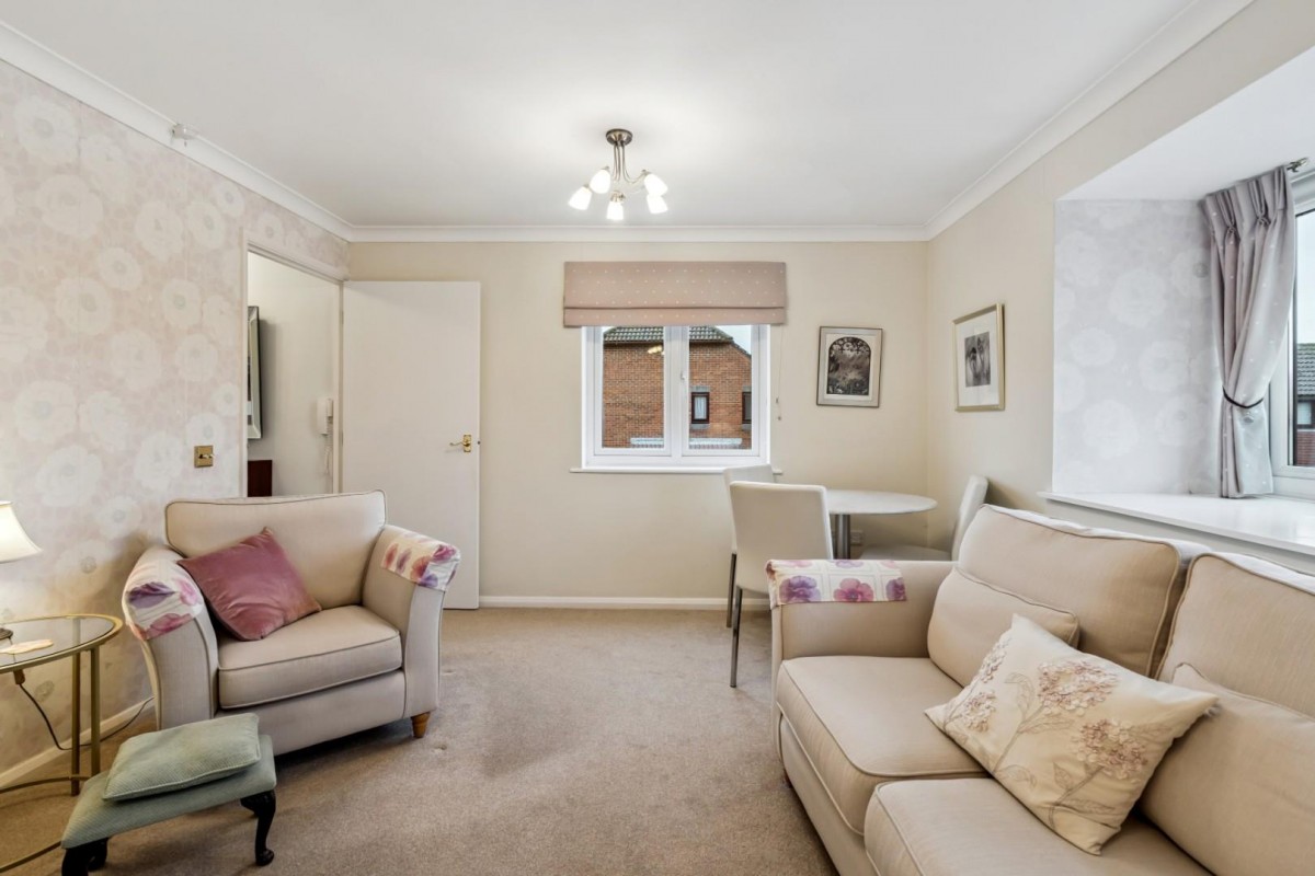 Windsor Court, King George V Road, Amersham, Buckinghamshire, HP6 5AN