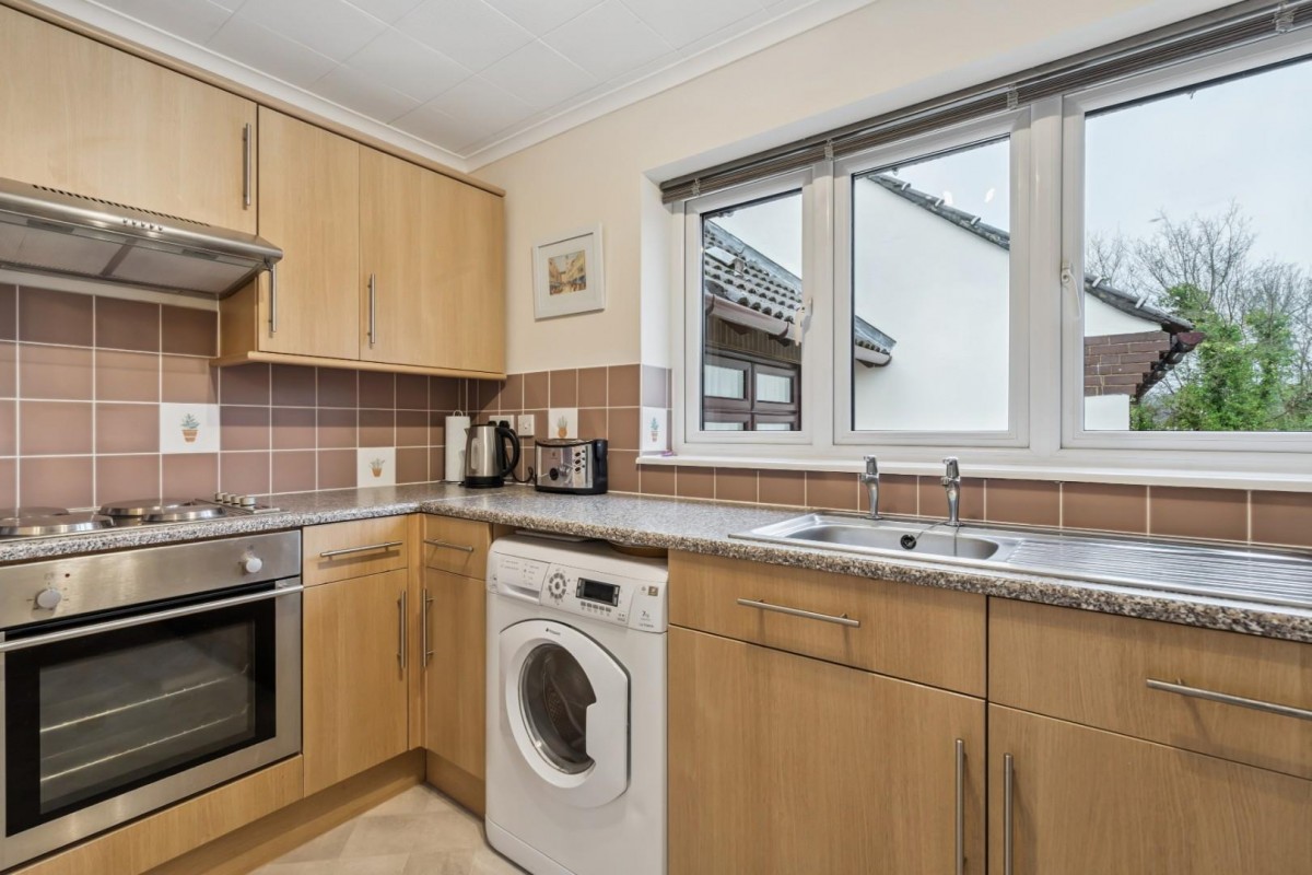 Windsor Court, King George V Road, Amersham, Buckinghamshire, HP6 5AN