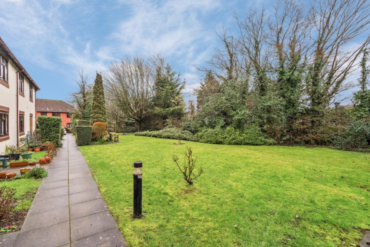 Windsor Court, King George V Road, Amersham, Buckinghamshire, HP6 5AN