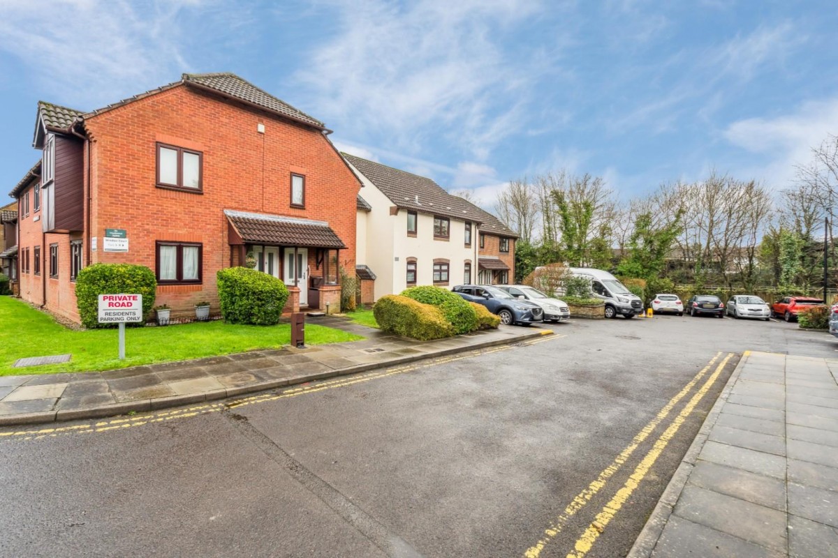 Windsor Court, King George V Road, Amersham, Buckinghamshire, HP6 5AN