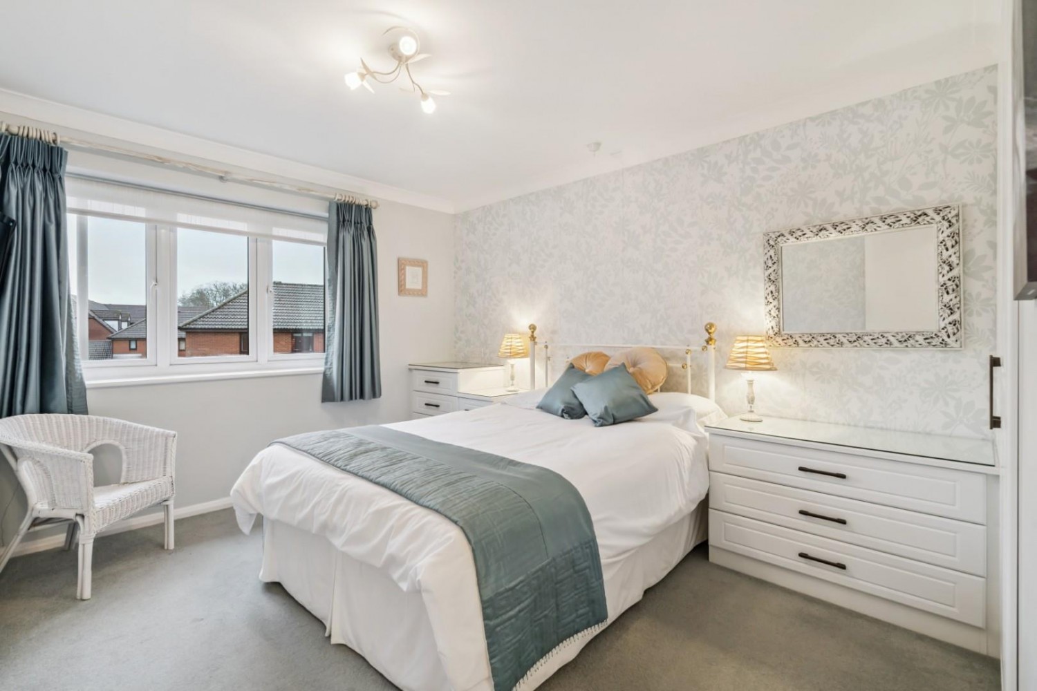 Windsor Court, King George V Road, Amersham, Buckinghamshire, HP6 5AN