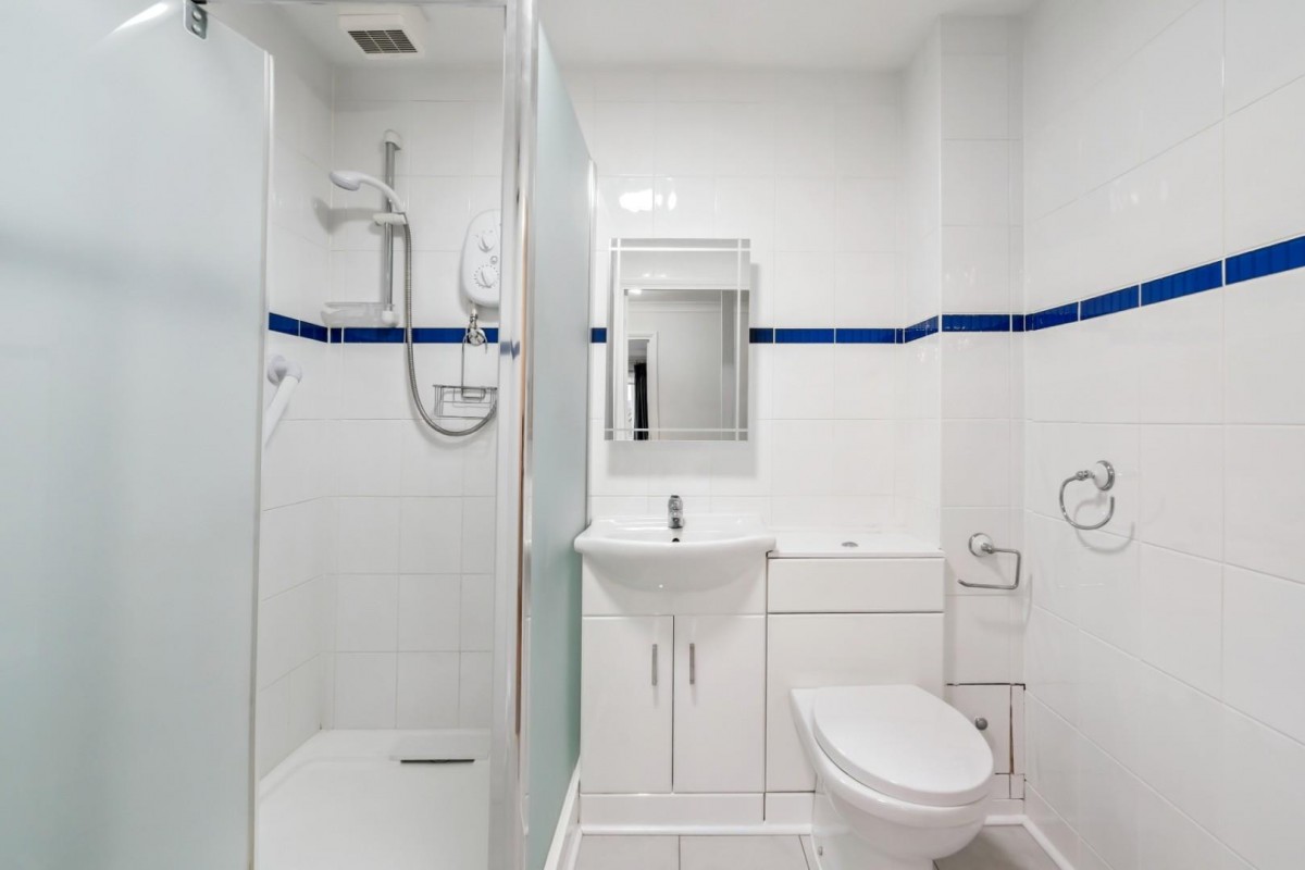 Windsor Court, King George V Road, Amersham, Buckinghamshire, HP6 5AN