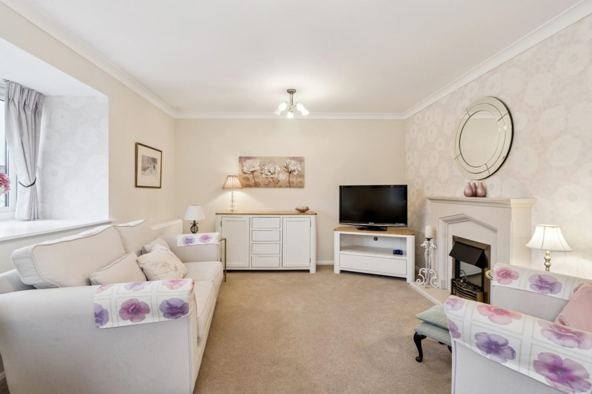 Windsor Court, King George V Road, Amersham, Buckinghamshire, HP6 5AN