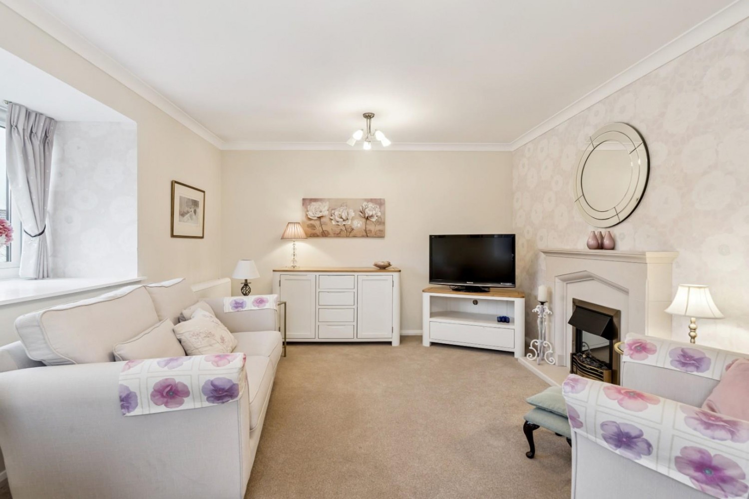 Windsor Court, King George V Road, Amersham, Buckinghamshire, HP6 5AN