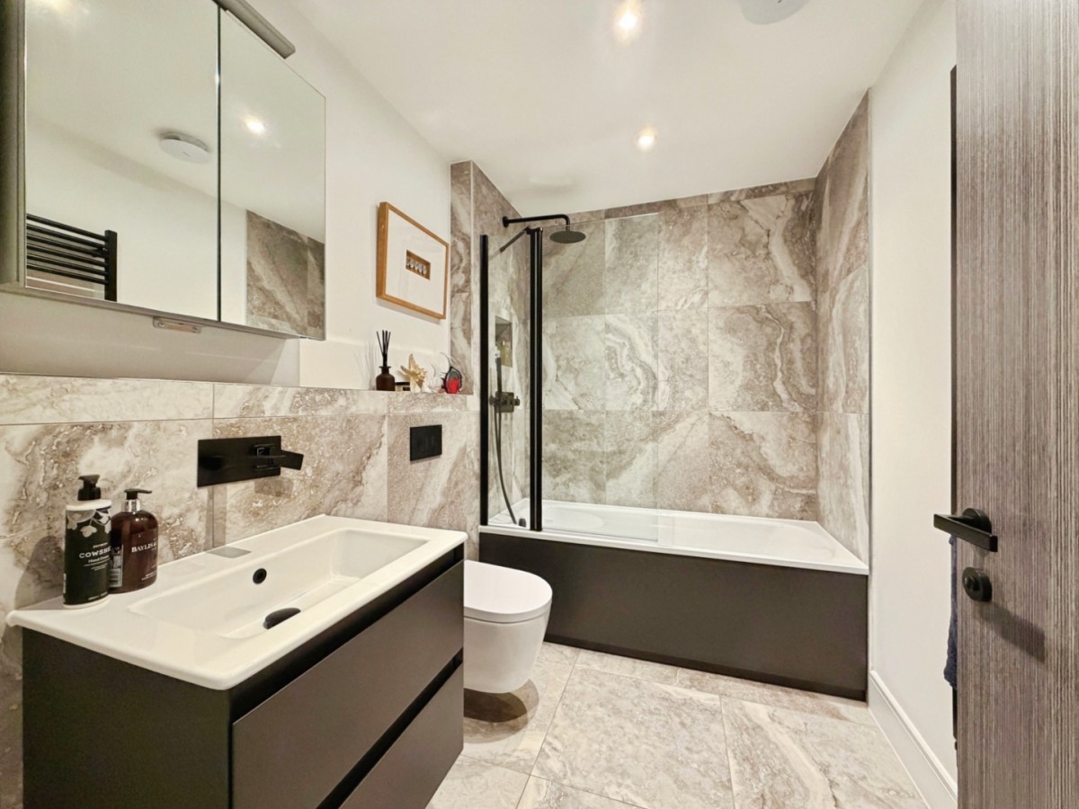 OTIUM LAKE, PLUCKLEY