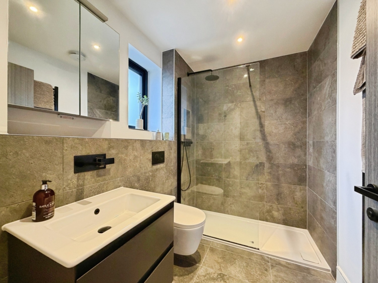 OTIUM LAKE, PLUCKLEY