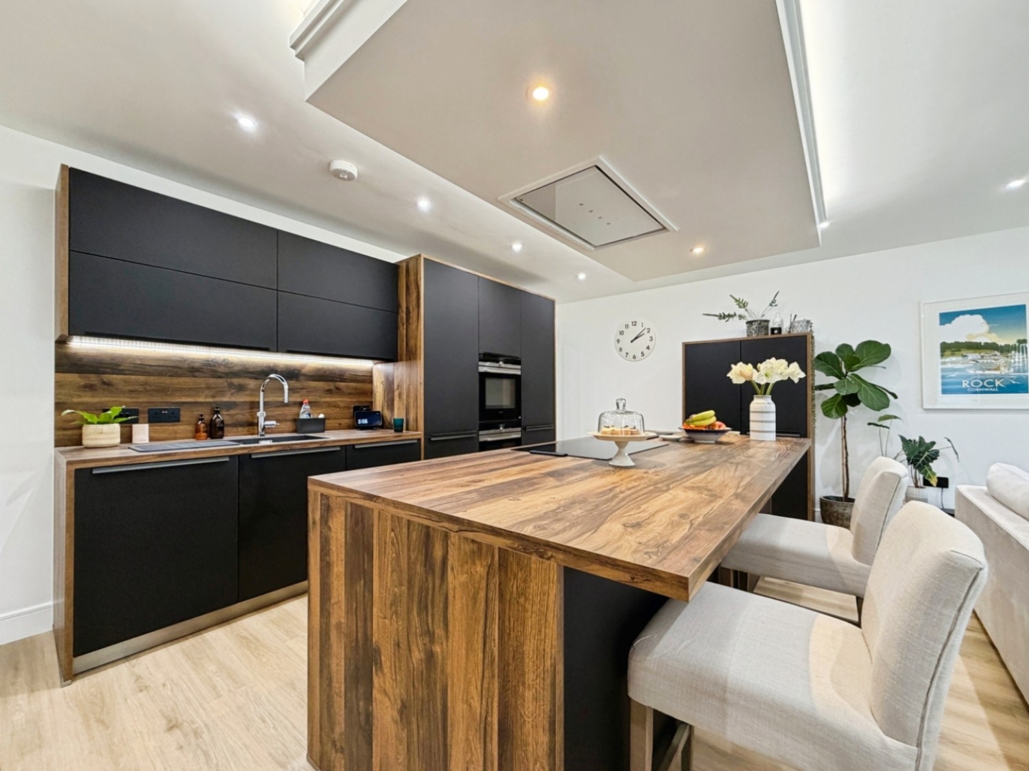 OTIUM LAKE, PLUCKLEY