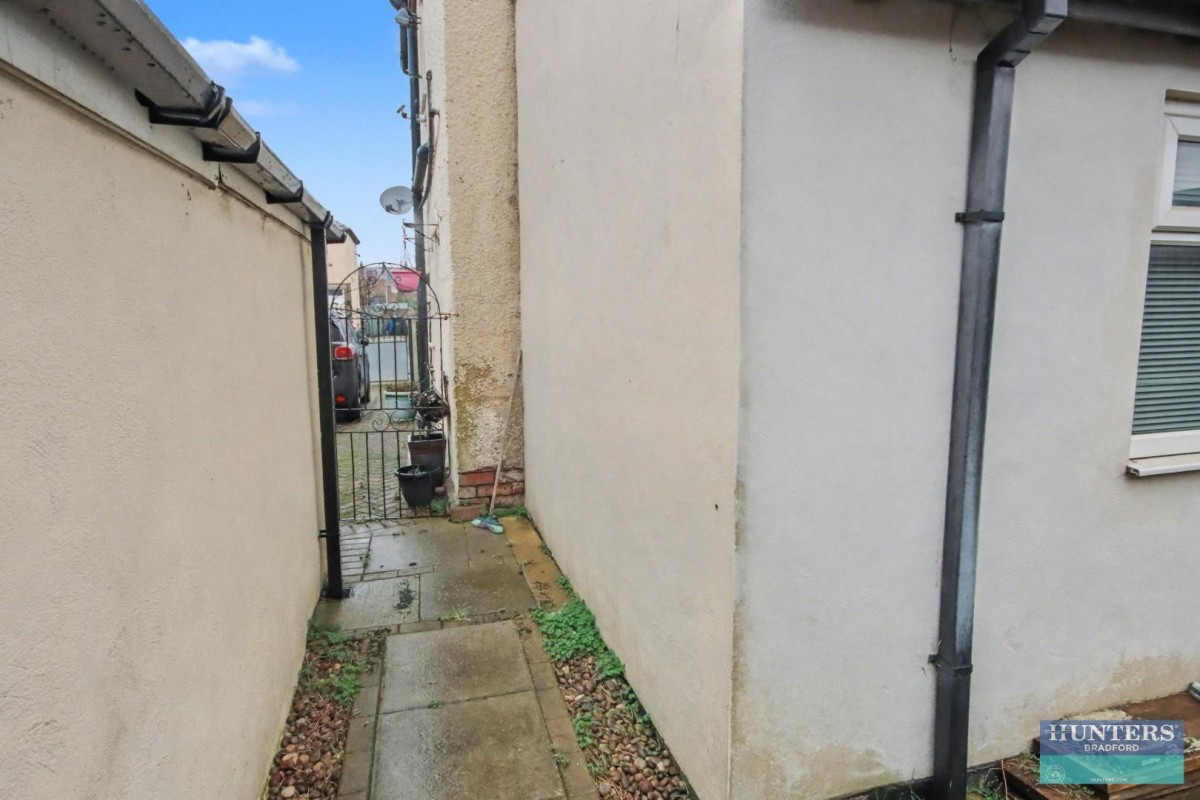 Anlaby Street, Laisterdyke, Bradford, West Yorkshire, BD4 8PS