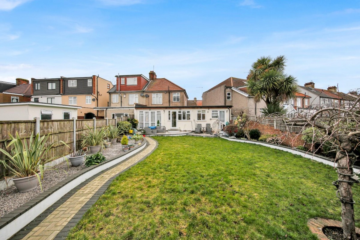 Rose Glen, Romford, RM7