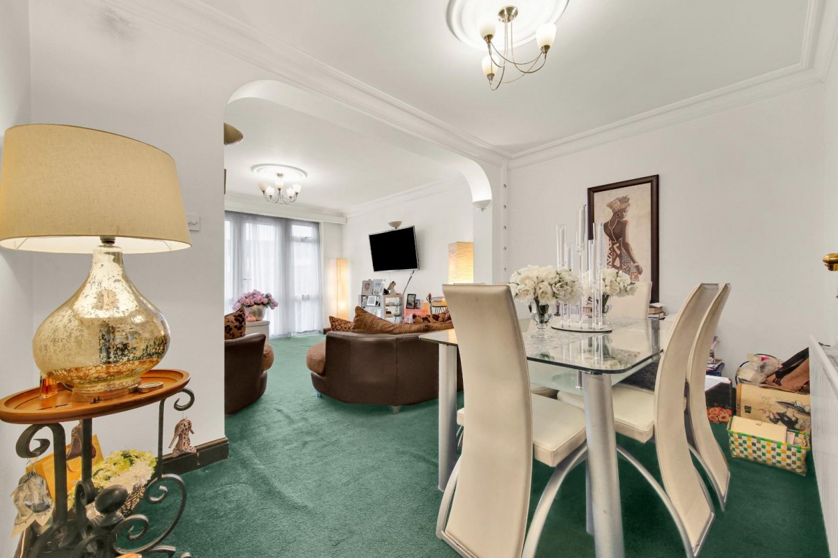 Rose Glen, Romford, RM7