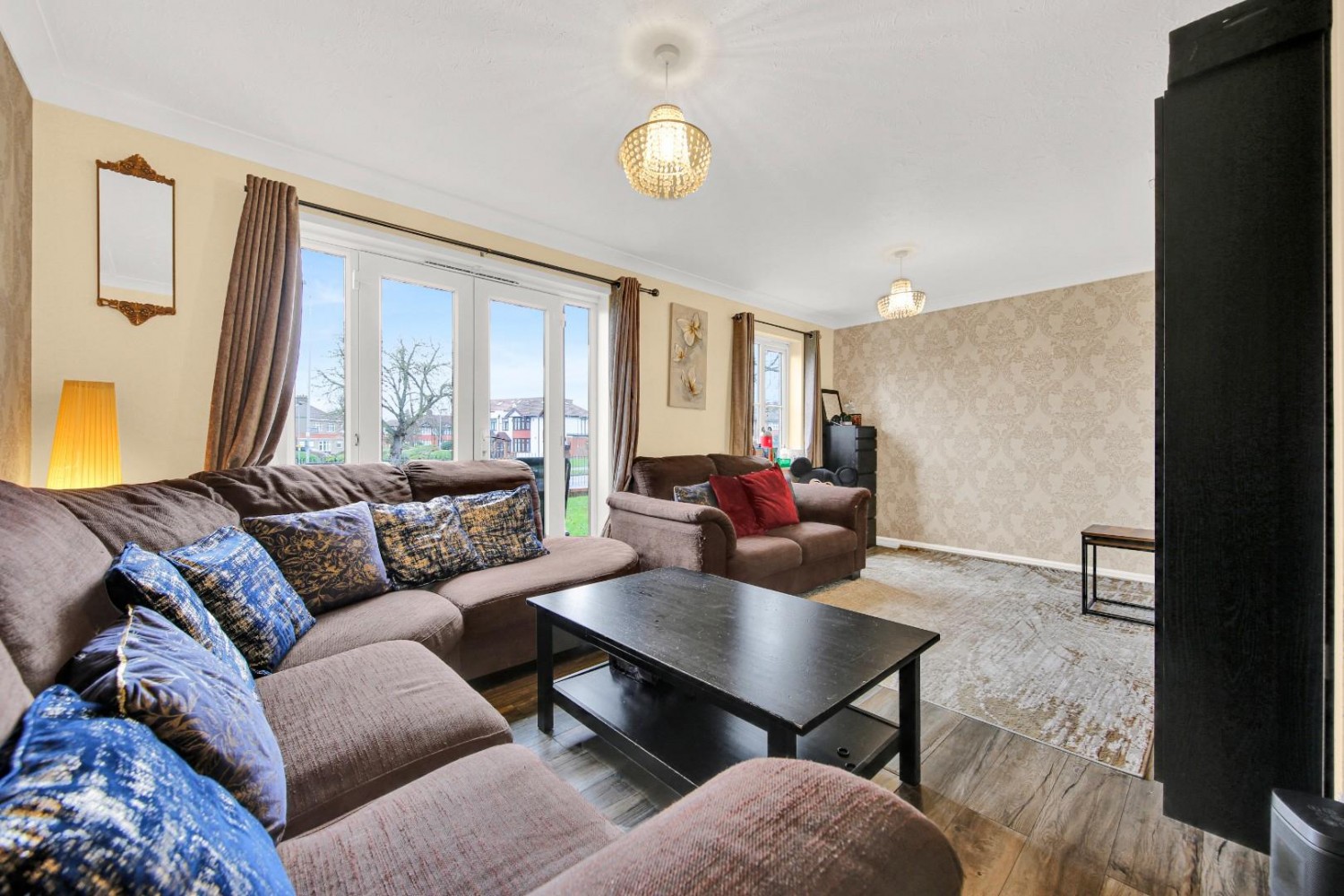 2 bedroom Flat for sale in Ridley Close, Barking, IG11