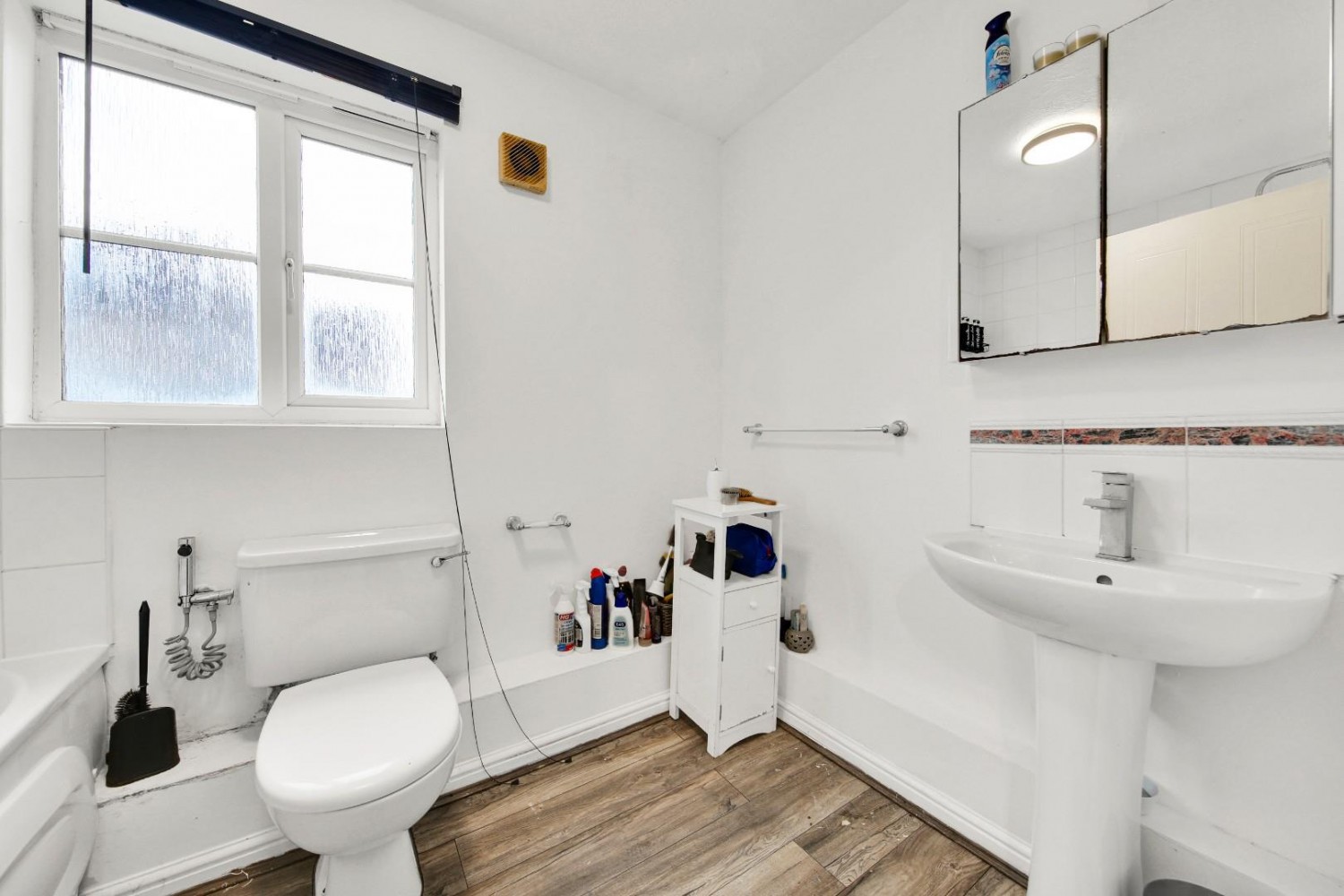2 bedroom Flat for sale in Ridley Close, Barking, IG11