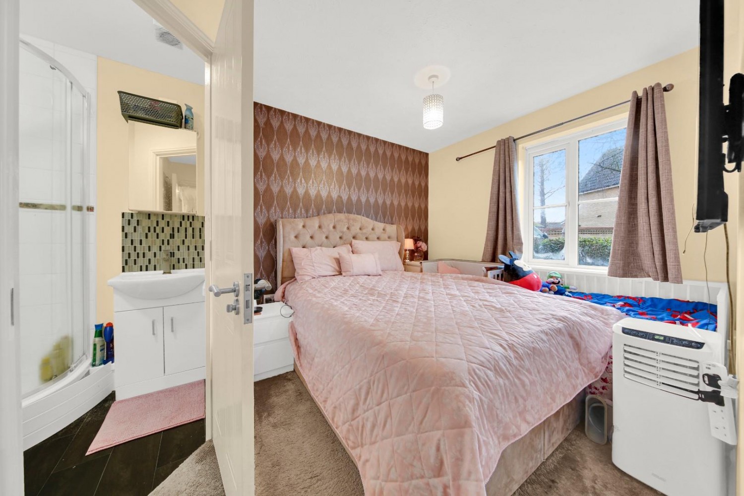 2 bedroom Flat for sale in Ridley Close, Barking, IG11