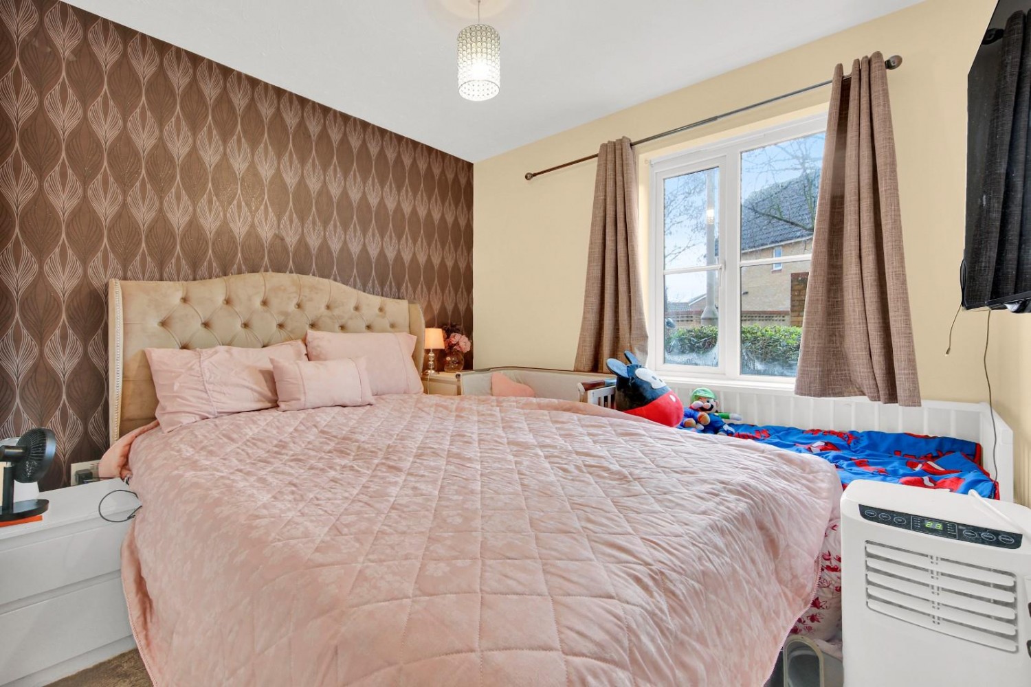 2 bedroom Flat for sale in Ridley Close, Barking, IG11