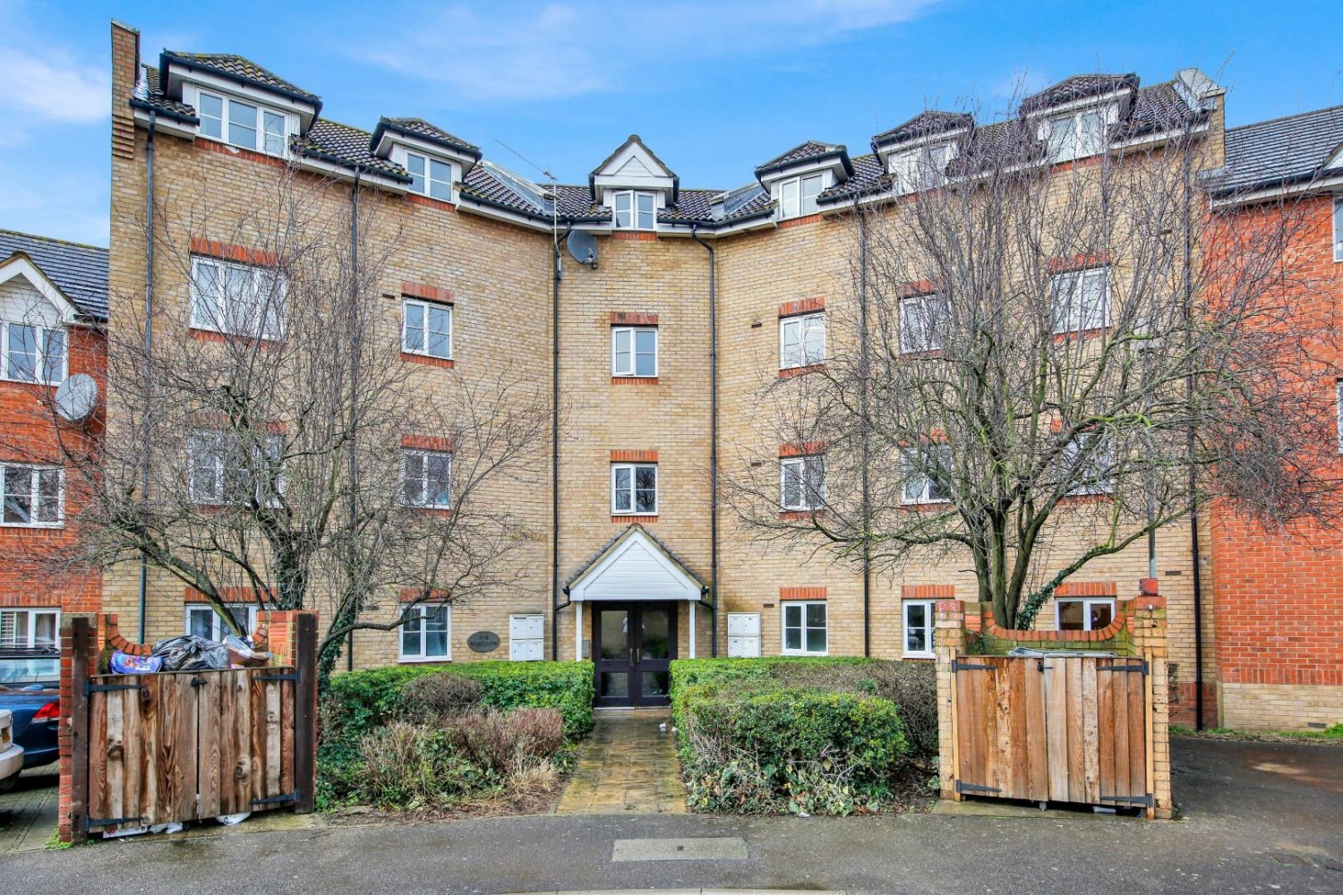 2 bedroom Flat for sale in Ridley Close, Barking, IG11